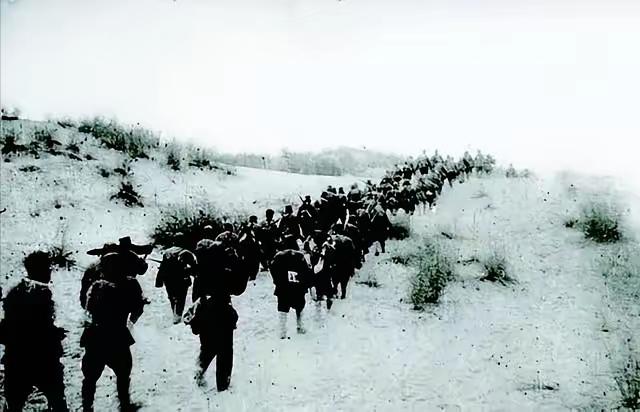 1949年秋天，新疆东部的鄯善突发叛乱，起义部队突然反水，打死了迎接解放军的县长