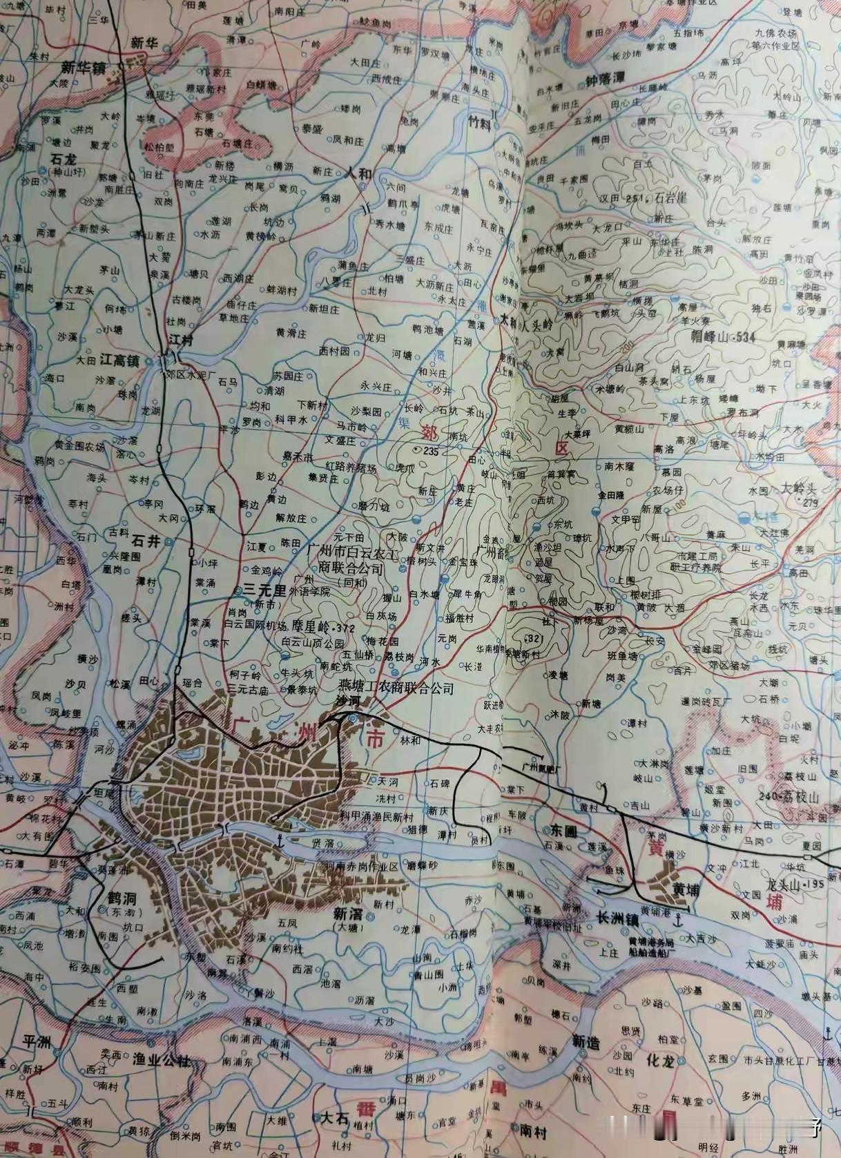 一张八十年代初期的广州地图。从地图标注来看，那时的广州城区非常小，基本上就是沿着