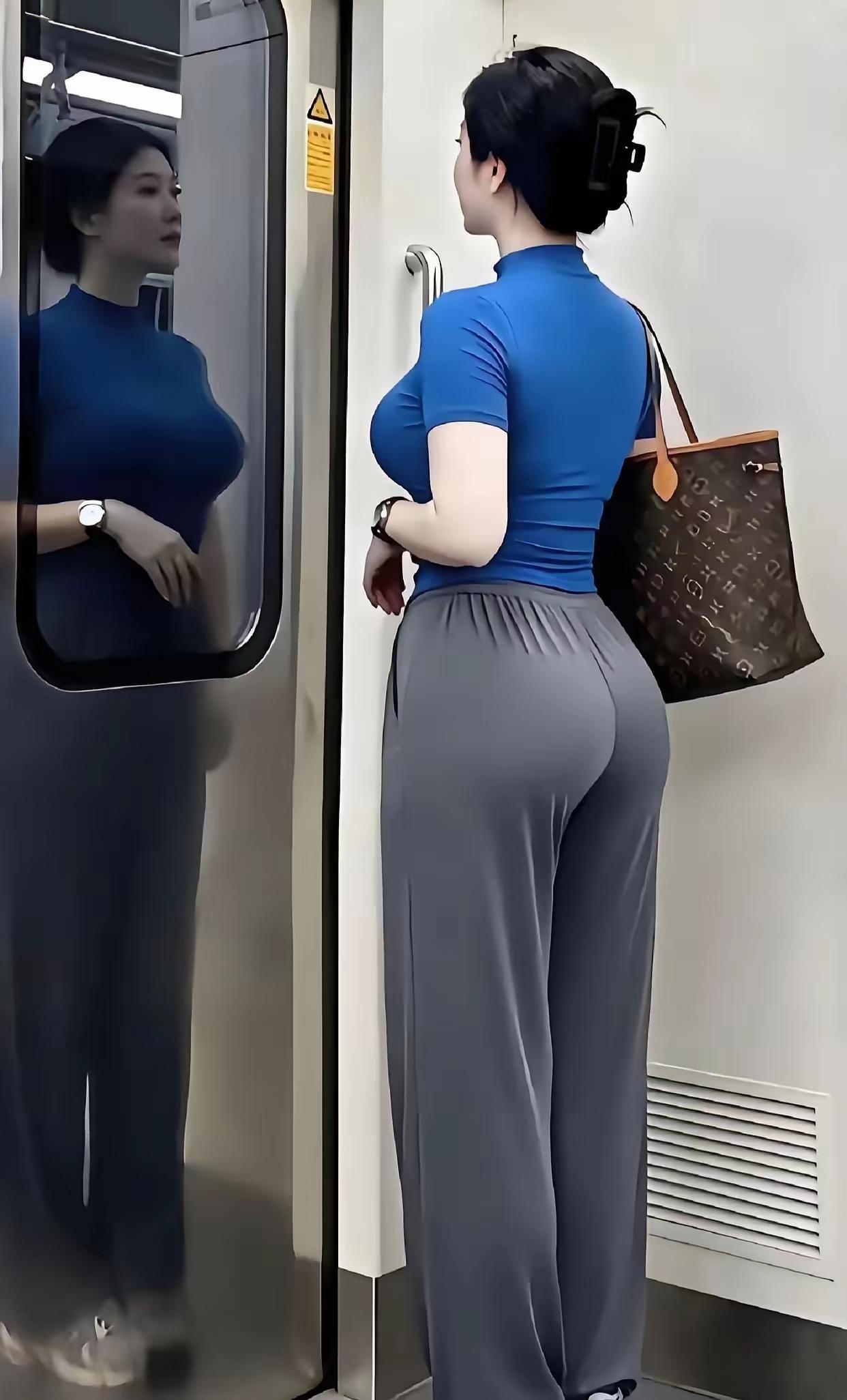 最后一班地铁看到了你依然美丽…地铁上的回忆地铁最后一班地铁治愈瞬间地