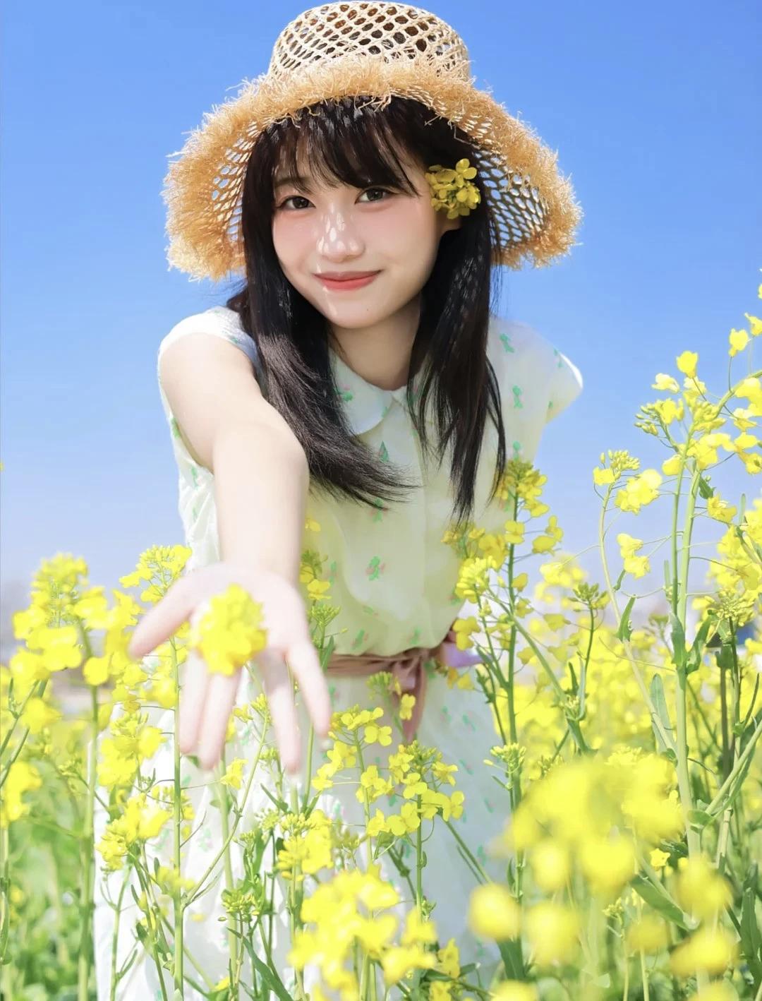 有没有漂亮的花朵图片吗油菜花，和春天撞个满怀！