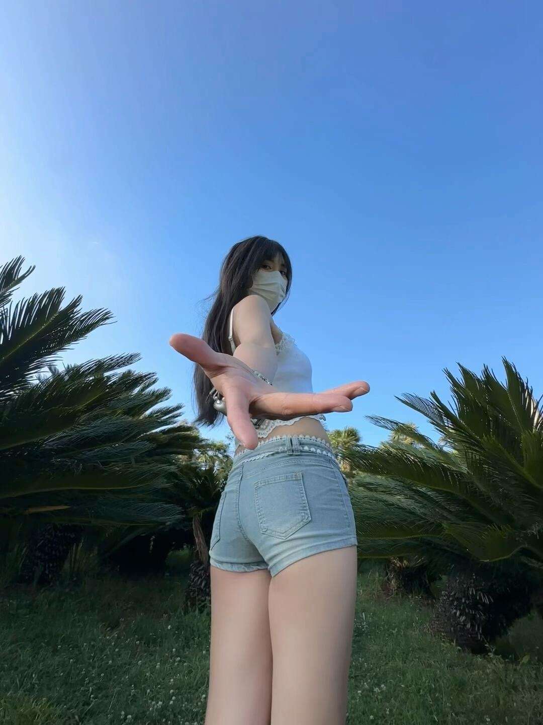 晒晒你女朋友的背影，让我看看有我好看不？