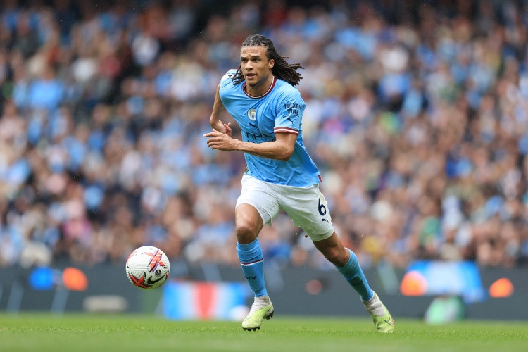 邮报: 鲍勃即将离开曼城, 菲利普斯需要外租, 球队想留下阿克