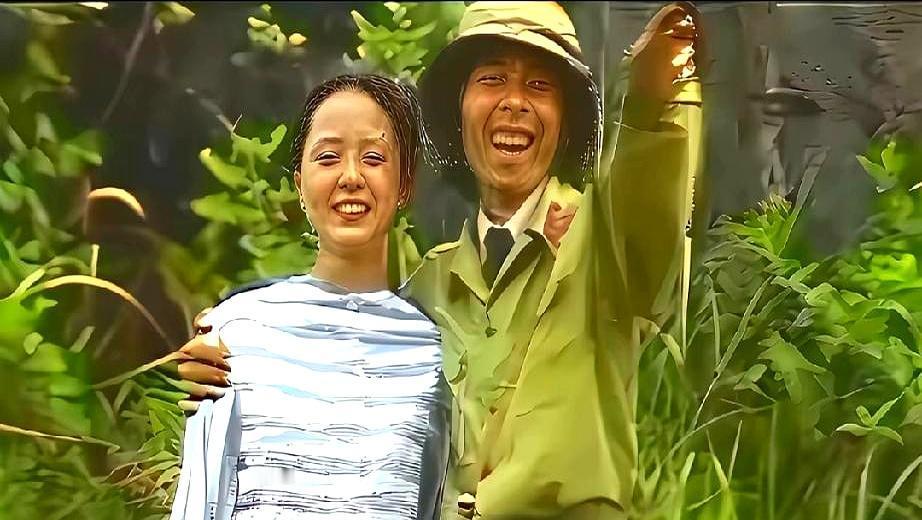 42万预算，剧组直接杀到老山前线，真枪实弹干。冯小刚那会儿正经身份是美工，搭景的