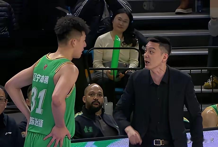 本赛季辽宁战绩不佳，说句实话，鄢手骐和李虎翼已经废了。 很难想象，郭艾伦走