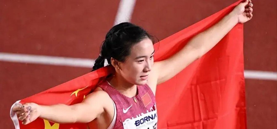 陈妤颉身高1米61，被日本媒体叫“奶奶跑”。她在名古屋亚运会拿了三块金牌一块银牌。赛后她说，比完了，