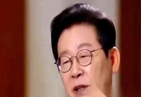 韩国一个专家，最近扔出个观点，直接把桌子掀了。他说，中日一旦开打，就算西方国家