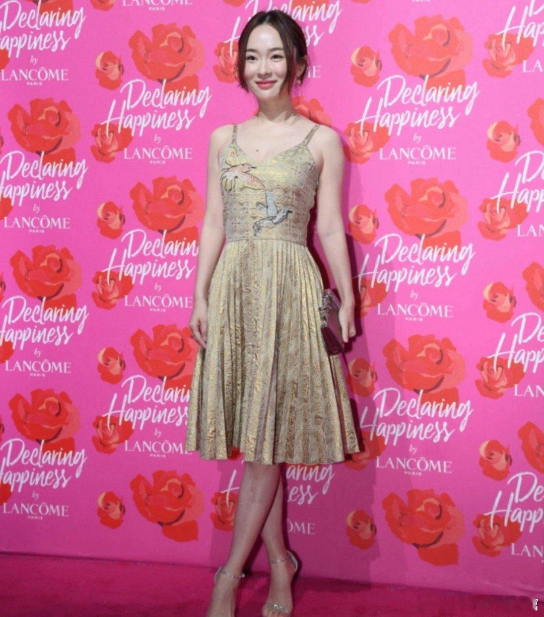 霍思燕早期活动生图，这身材上镜超绝的！