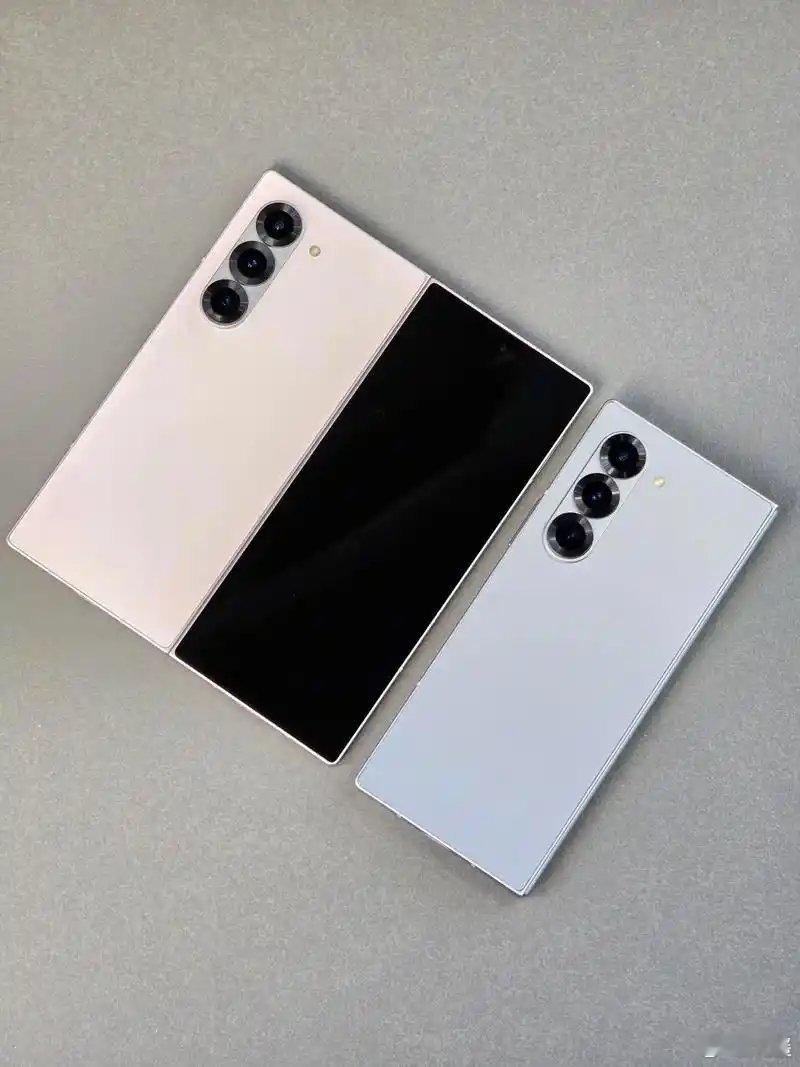 哪种折叠形态才是主流竖折（翻盖式）折叠后如粉饼盒，小巧便携，价格下探到六千元档，