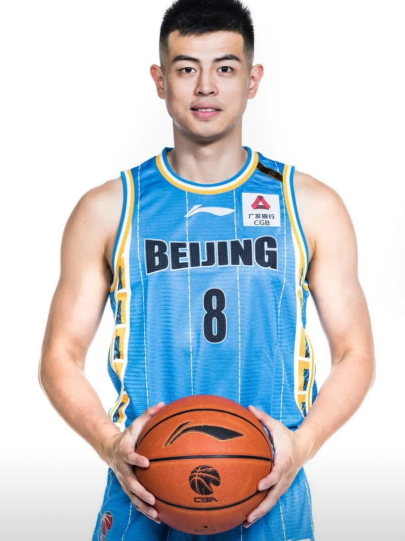 谁能告诉我，北京北汽的方硕到底有什么特殊背景？至少三个赛季以前，他的状态就已泯然