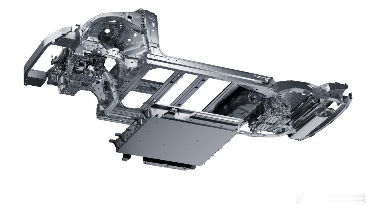 腾势N8L用的是插混专用的刀片电池，纯电状态下CLTC能跑230公里，平时上下班