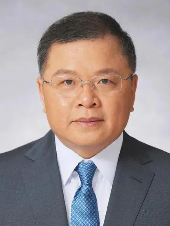 1996年，公费留学的黄大年icon加入英国icon籍，父母强烈反对，他说：就算