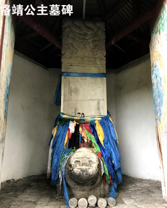 大清会典》明文规定，皇后生的女儿封固伦公主，妃嫔生的女儿封和硕公主。然而在事实上