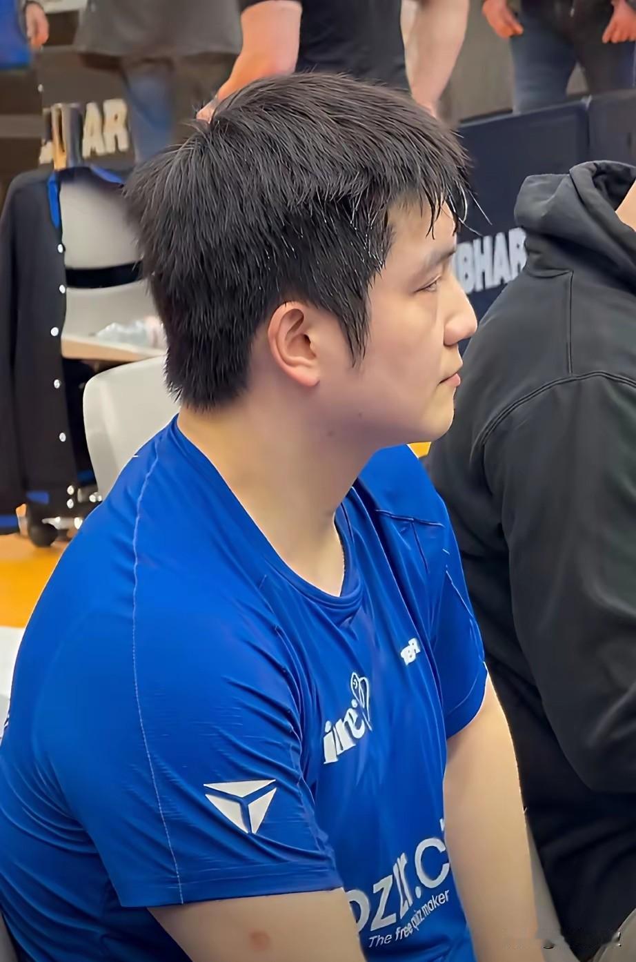 樊振东打鲍姆这一仗，为什么打的有些怪异呢？因为樊振东原定对手是沃克，对手随