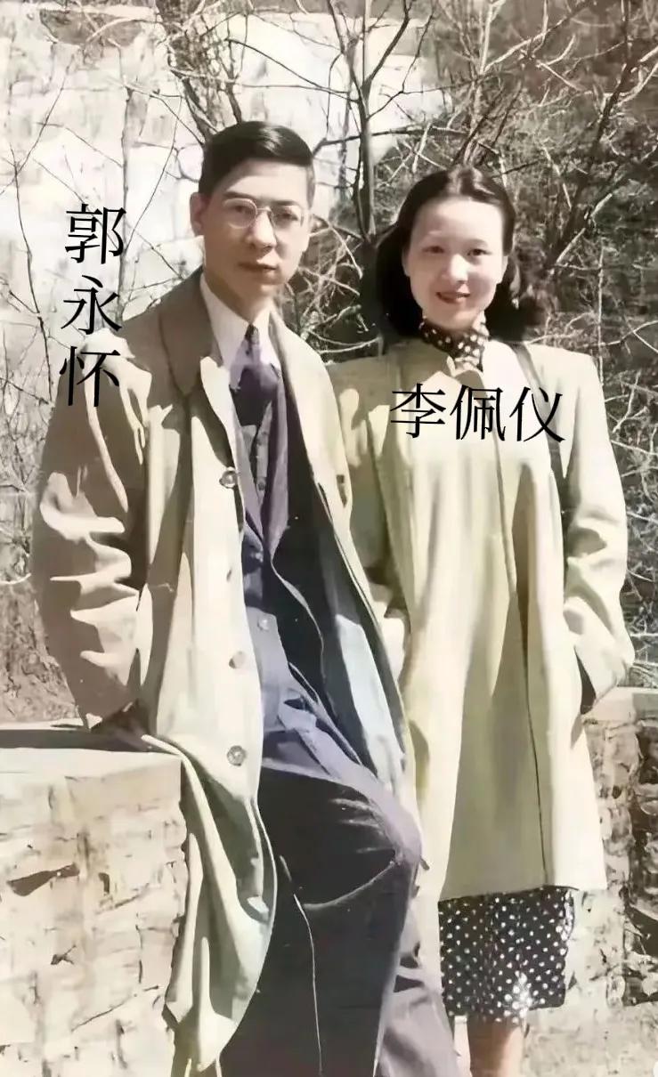 我明白了，这才是高智感。这是郭永怀夫妇和钱学森夫妇的合影，看了当年的读书人的精