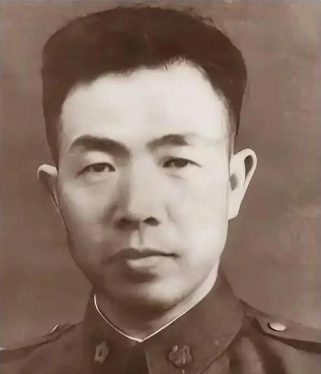 原国民党新七军长李鸿（黄埔5期），在长春投诚后，解甲归田后回湖南老家，1950年