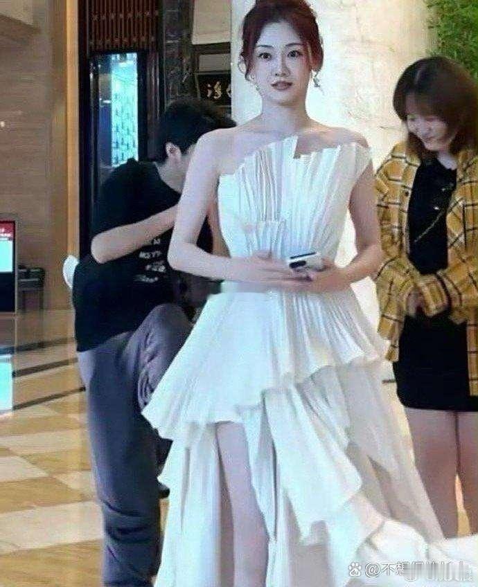 苗苗生了三个娃，身上没一丝妈味儿，太绝～​​​