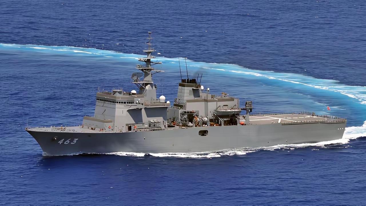 日本的做法，真的是越来越过分了，首次派出军舰进入台湾海峡活动。我们不禁要问，如今