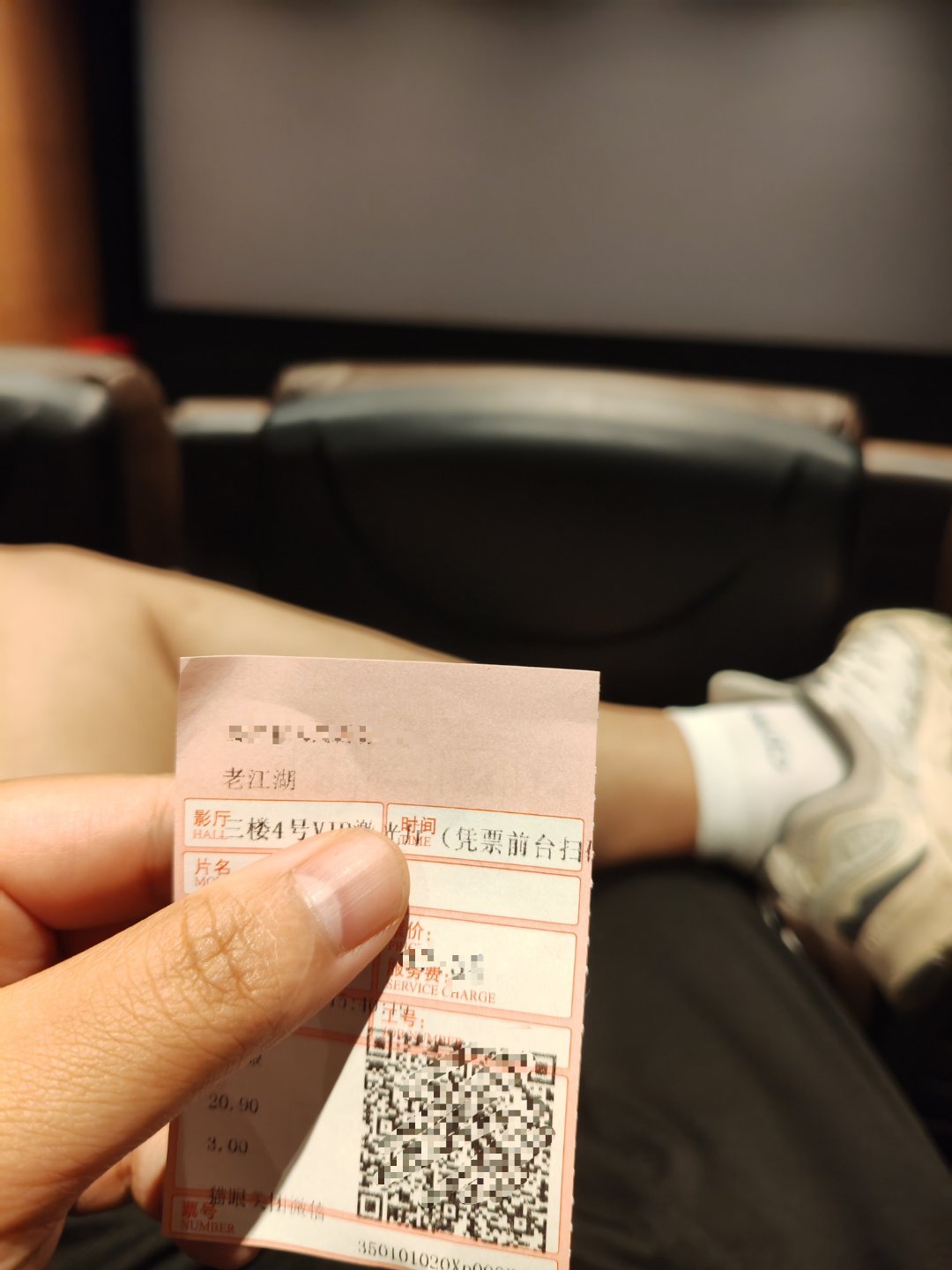 来看看《老江湖》。[doge]听说有于谦打梁家辉的戏份。​​​
