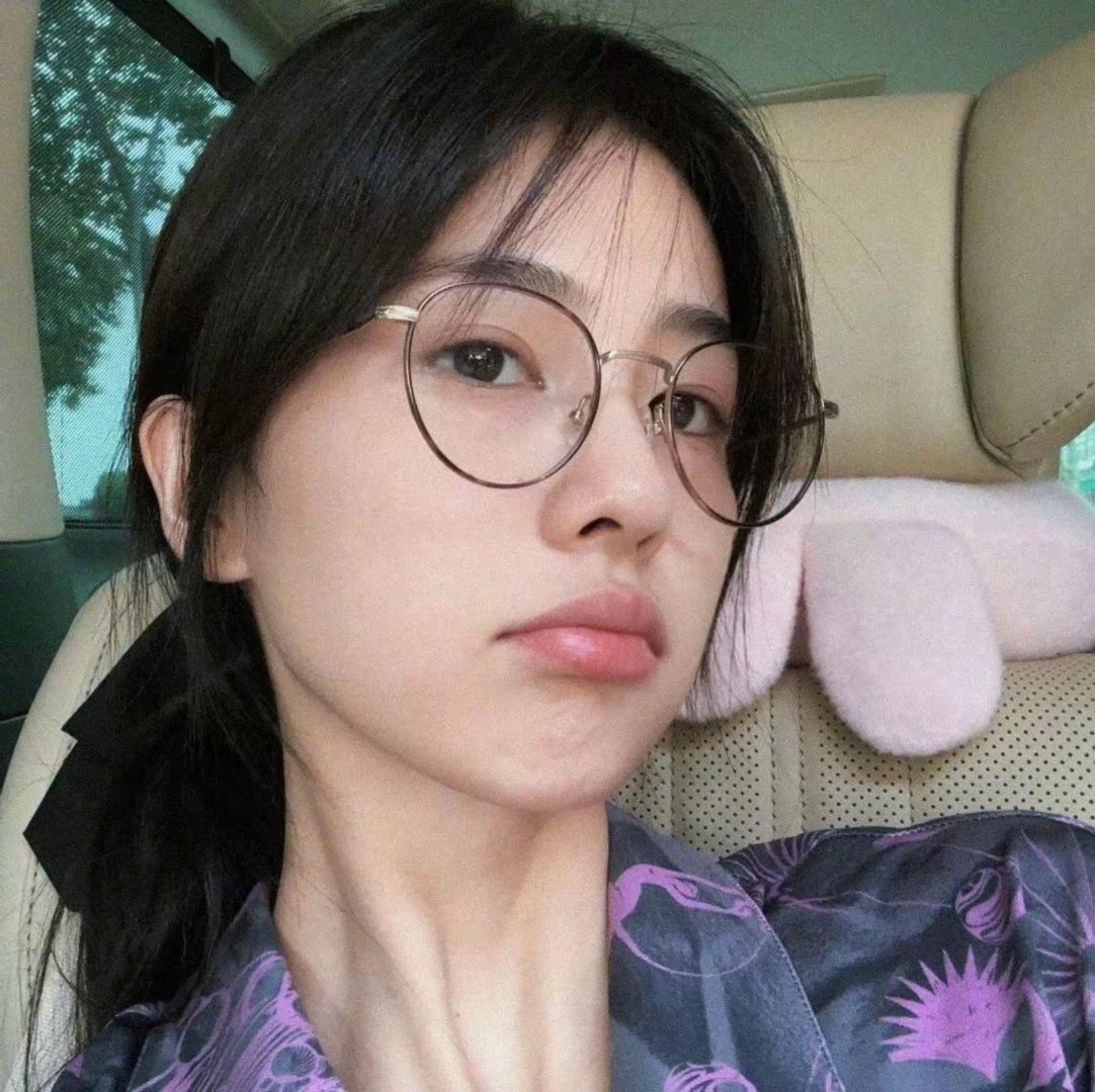 白鹿素颜采访白鹿素颜采访好美啊，嫩嫩的完全18岁的感觉！！皮肤状态好好