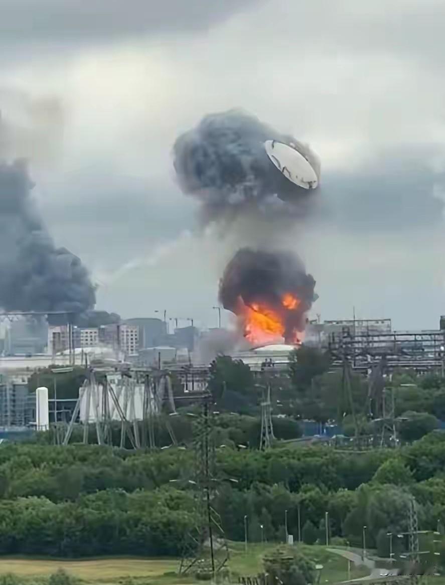 莫斯科人都看到了，世界也看到了！乌克兰发动自2026年以来，规模最大的一次自杀式
