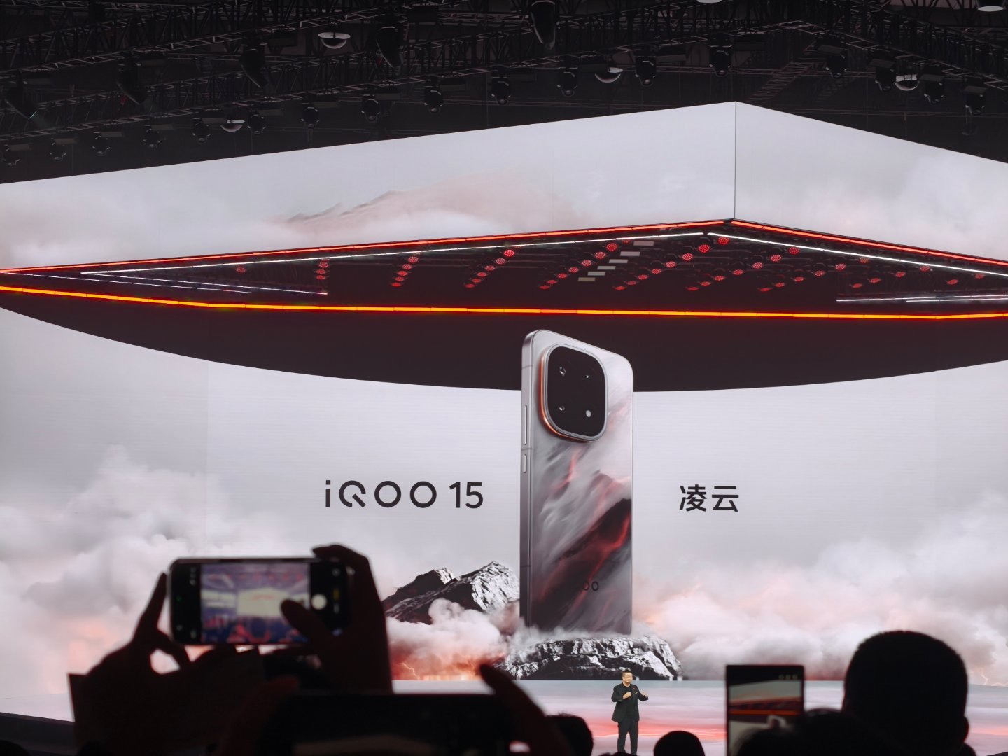 iQOO15四种配色，这次的「凌云」配色很有个性​​​