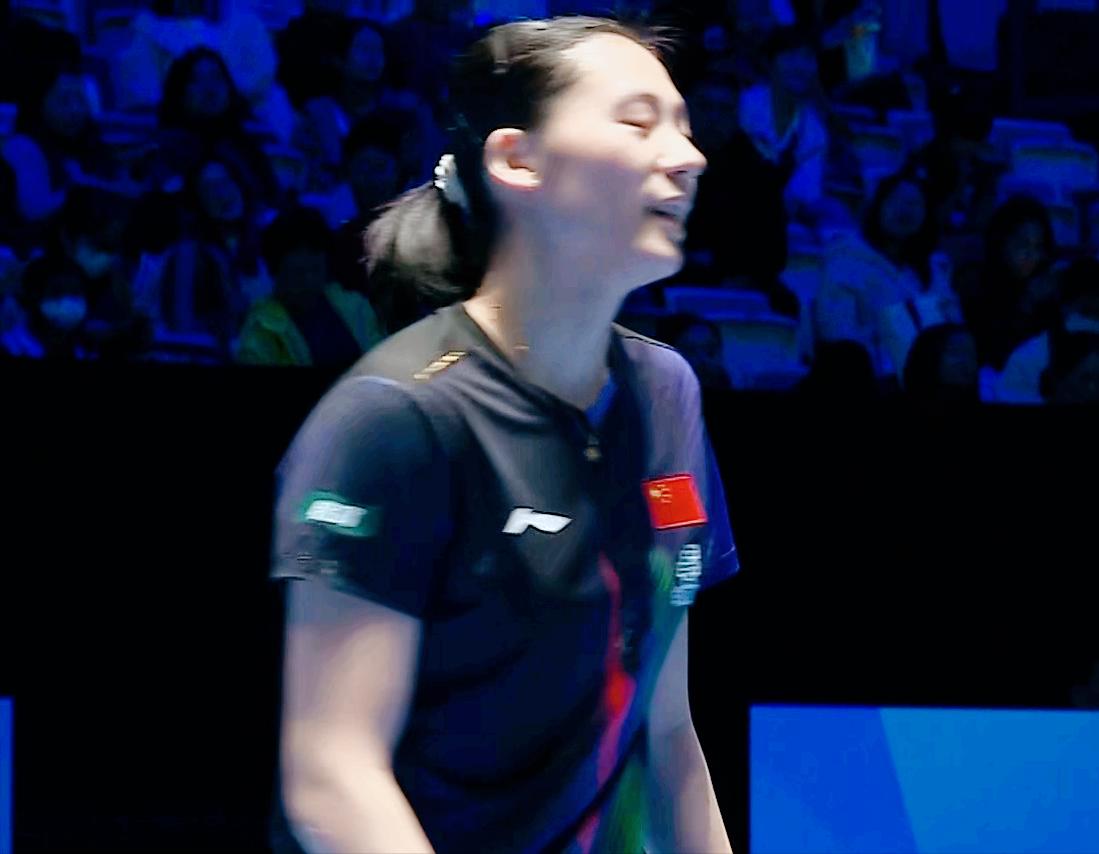 任浩指导陈熠太棒了，把桥本帆乃香打懵了。第一局陈熠4;1开局，要不是局点