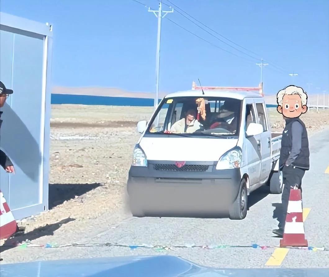 自驾博主去纳木错游玩，套票很贵就选择206省道和当亚线到湖边，途中有绳子和和工作
