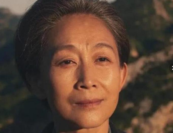 清华大学叶文洁背叛人类，擅自向太空中发射电波，8年后竟收到神秘回复：不要回答！不
