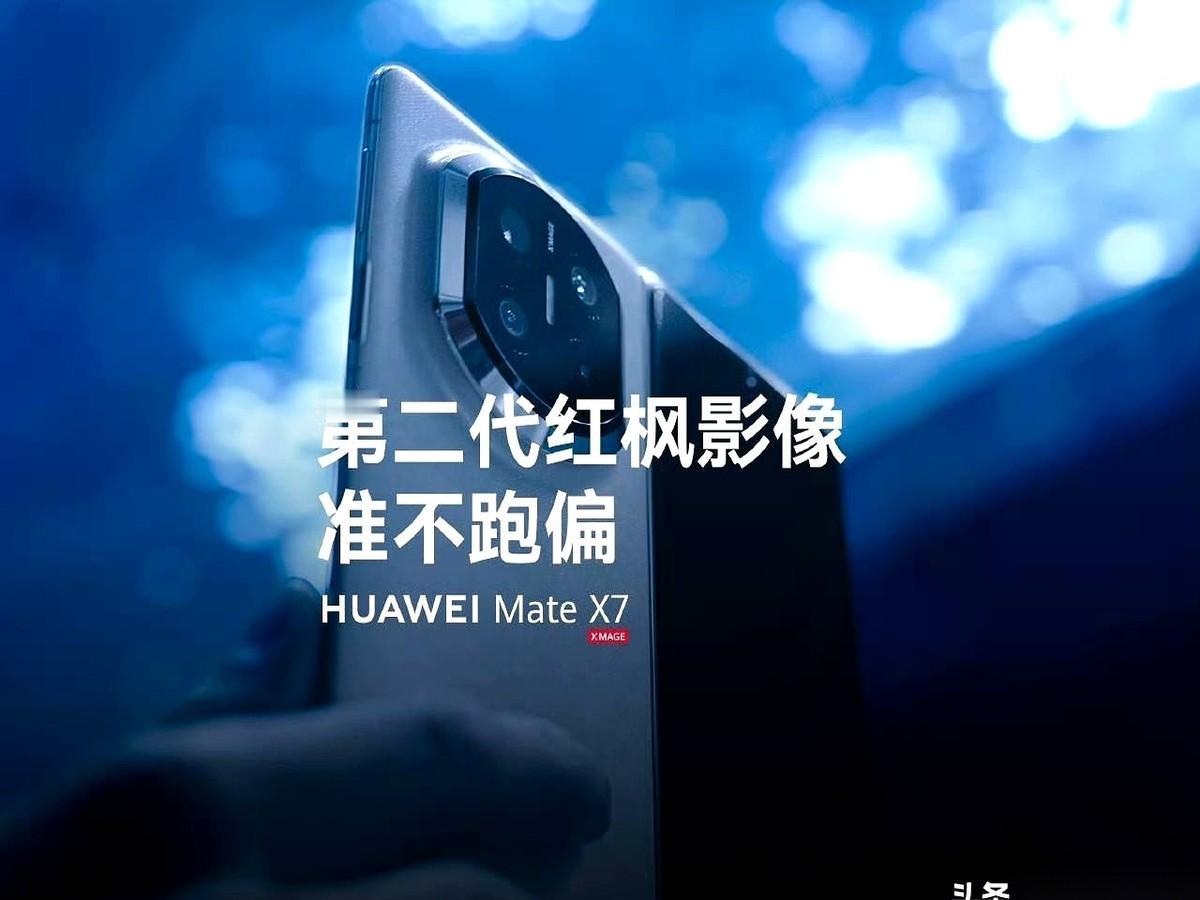 手机圈这帮人，总算卷对地方了。以前买折叠屏，心里都得默认签个“不平等条约”：要