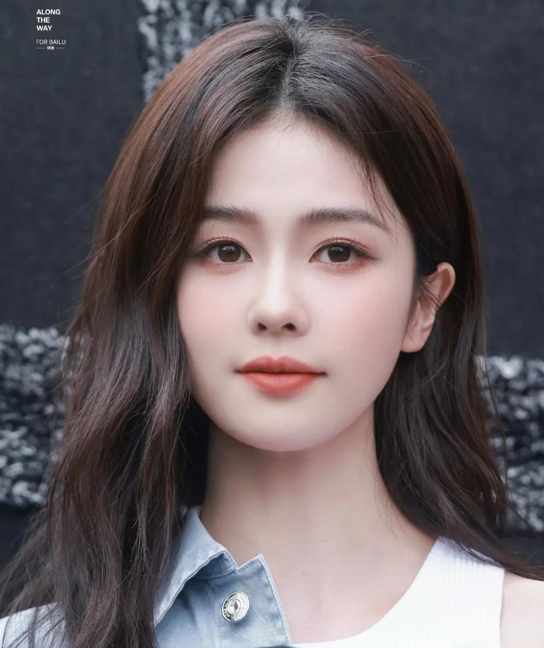 深夜里，粉圈又被一条新剧官宣炸醒。先是狂喜，下一秒变成了心疼。白鹿像个不停发