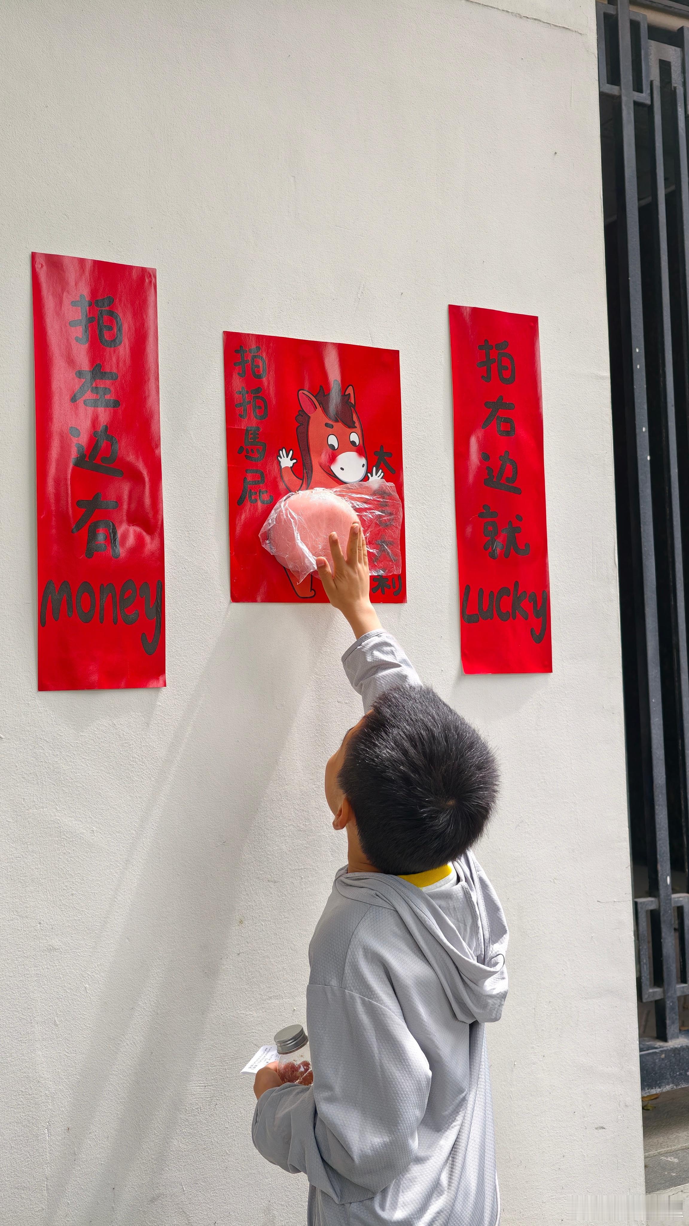带小包子狸来吃漂亮饭了，竟然还要先拍拍马屁才能吃🤣