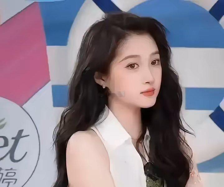 鹿晗一句“我现在不是一个人”的旧片段被剪出来，一夜之间全网都在传他和关晓彤已婚当