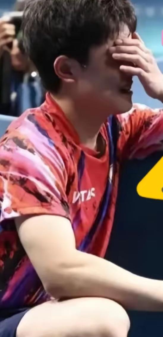 哥哥又哭了,妹妹却笑了,妹妹表现不错,获得本站的冠军,哥哥也可以,只是没拿冠军而