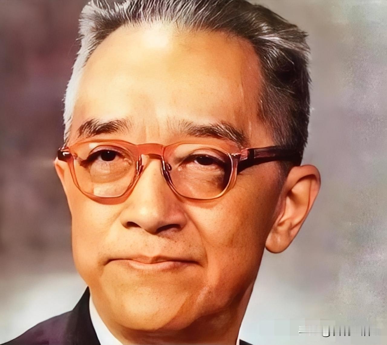 一次典礼上，蒋介石致辞强调“复兴传统文化”，紧接着胡适上台，第一句话竟是“你错了