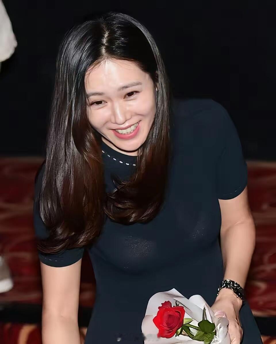 孙艺珍，韩国女演员，透视装好美！​​​