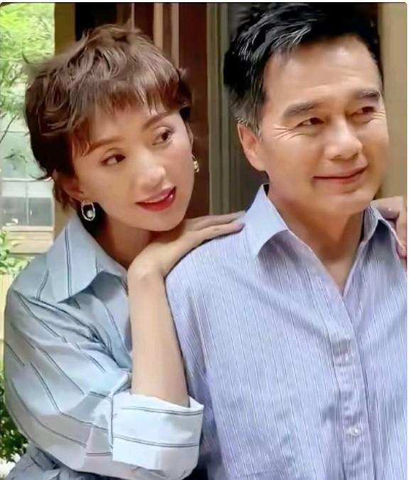 大家猜猜许亚军最爱的女人应该是何晴，还是其他人呢？他虽然现在和张澍在一起。最让他