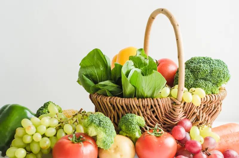 血糖高的人可以多吃这几种蔬菜。菠菜是个不错的选择，它富含类胡萝卜素、维生素C等