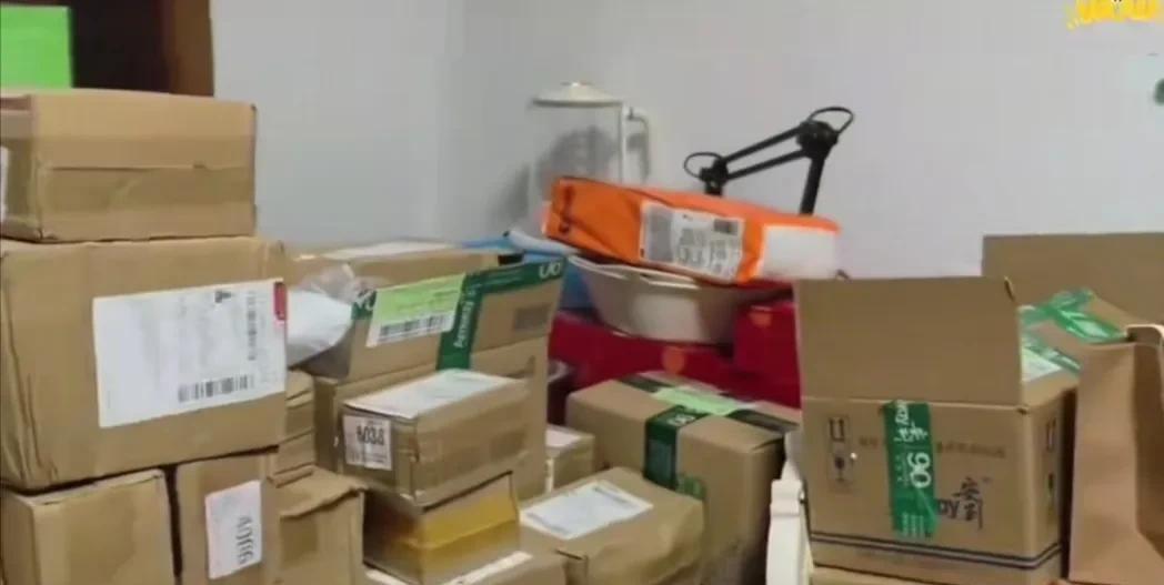 老年人自从学会网购，真的比年轻人网购还痴迷还疯狂。我妈自从去年学会了网购以后，基