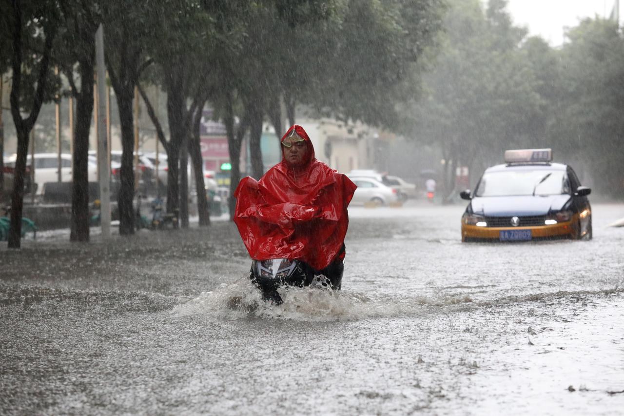 3小时下完一年的雨！新疆暴雨，改变国运2026年6月20日，和田这座长期以干旱