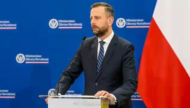 波兰国防部长卡米什昨天在凯尔采举行的国际国防工业展览会上表示：“今天，波兰历史上