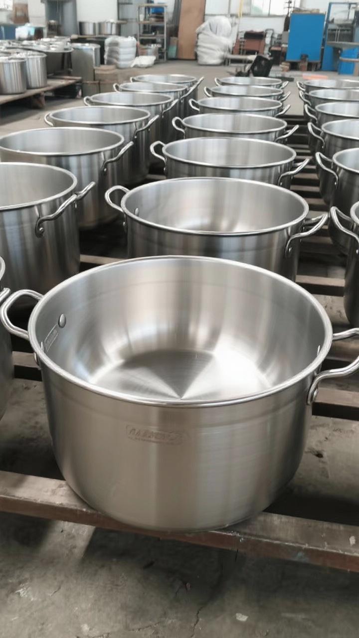 《30年不粘不锈钢锅复产》它回来了——那口当年砸不坏、烧不烂、炒出焦香却从不