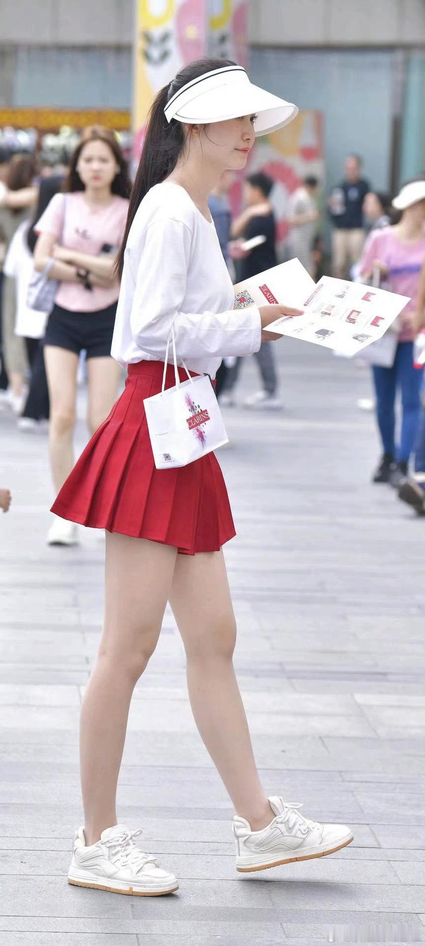 今天穿什么美女驻扎地