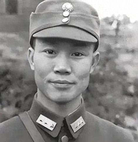 “小别胜新婚”，1925年，整整七年时间未见，陈诚的妻子一脸期待地爬上了那空了许