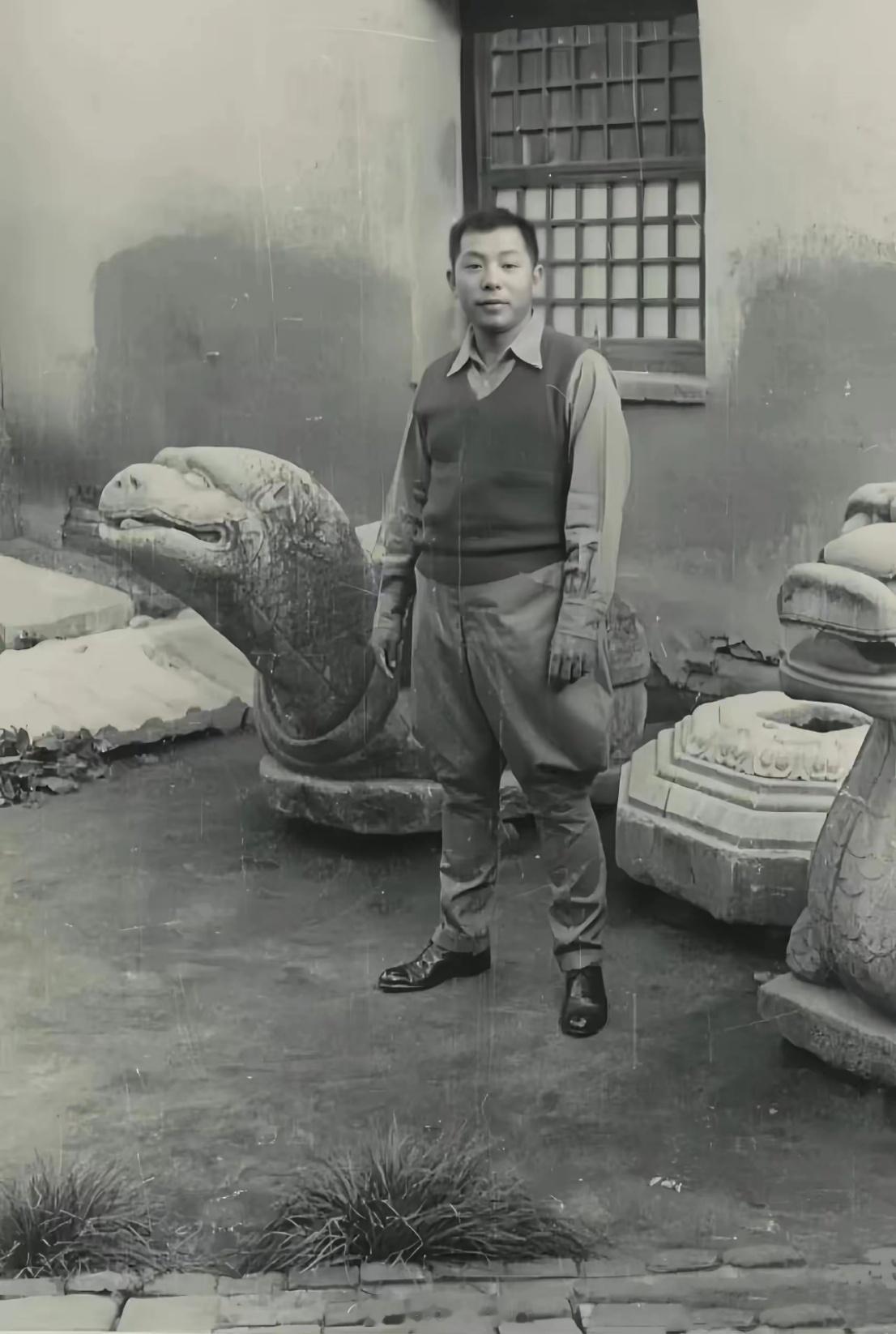 1944年，在贵州都匀软禁的张学良。这年他43岁，一代枭雄令人唏嘘的一生！