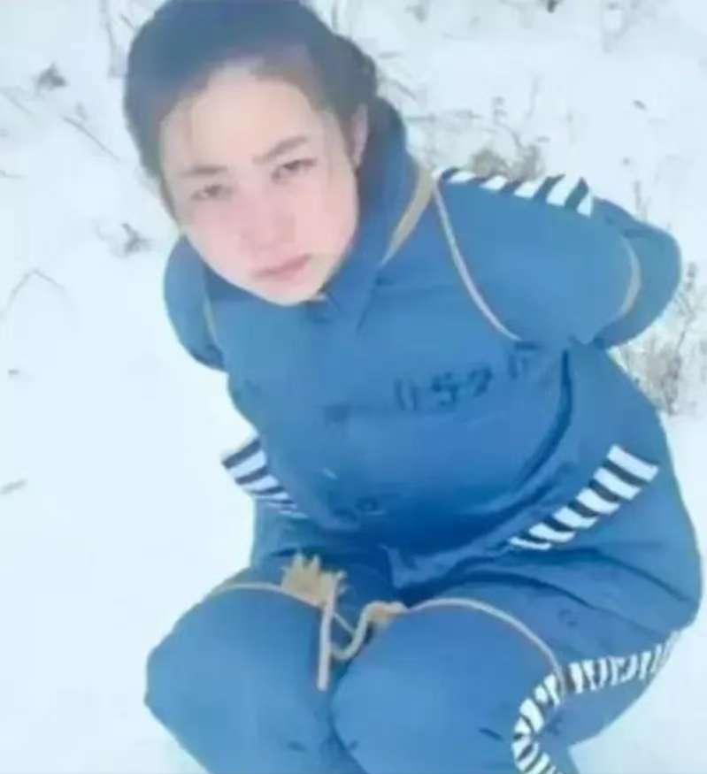 1991年的那个冬日，沈阳郊外的风像是带着哨音的刀片，刮在人脸上生疼。刑场上其实