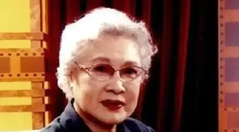 肠癌只剩5年，她活了58年！医生宣判那天，秦怡44岁。手术切掉大半截肠子，