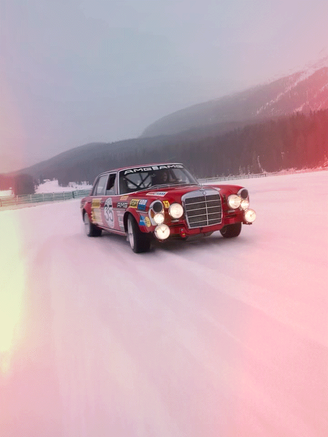 奔驰大G给大家来的这份新年问候，好喜庆！奔驰