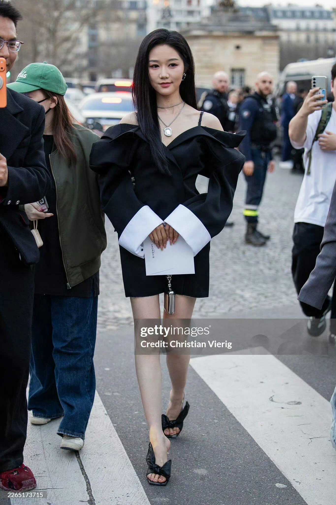 我还是挺喜欢岳雨婷的，算是短剧古装美女top吧努力想往上走也没错吧，可能就是这次