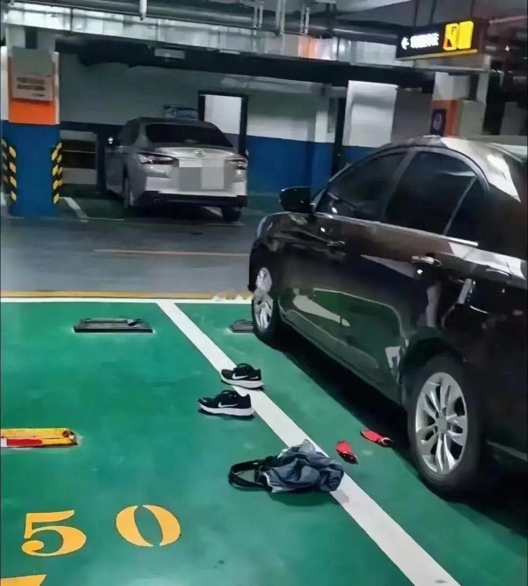 停车场里发生了什么？？？
