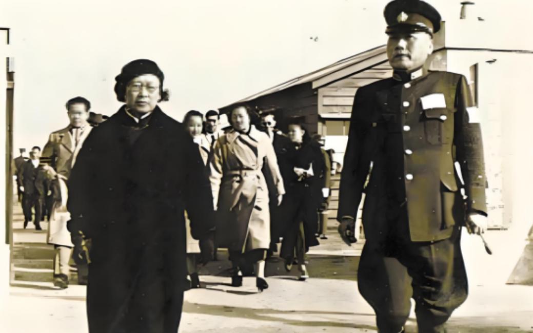 1947年，陈诚得知大汉奸叶蓬还活着，去找蒋介石要求将其处决。蒋说：“那就执行吧